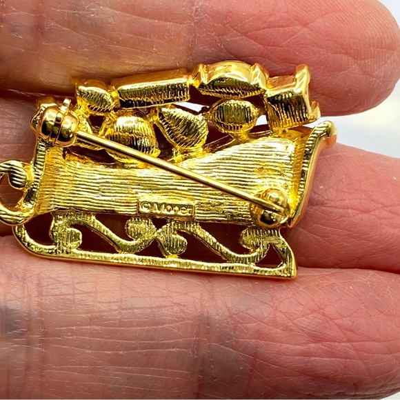MONET Santa Sleigh Brooch Gold Tone Rhinestone Christmas Gifts - Picture 4 of 6